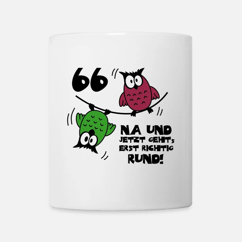 66. Geburtstag - Eulen "na und" - Tasse - Weiß