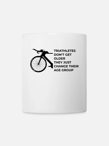 Les triathlètes ne vieillissent pas - Mug blanc - blanc