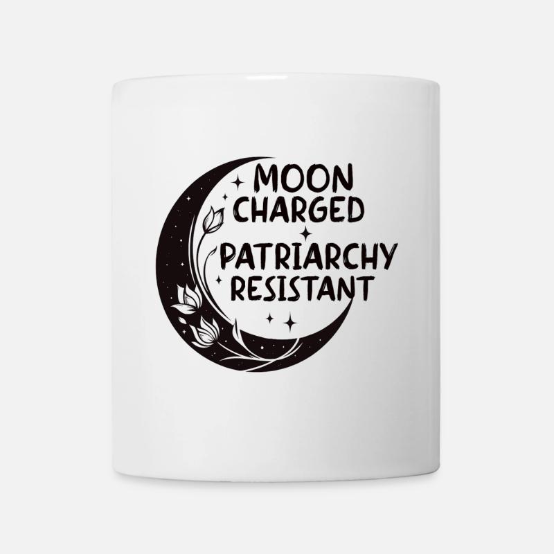 Moon charged, patriarchy resistant - Tasse - Weiß