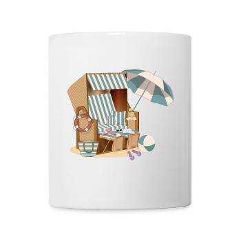 wunderschöner Strandkorb am Strand mit Accessoires - Tasse - Weiß - Vorne