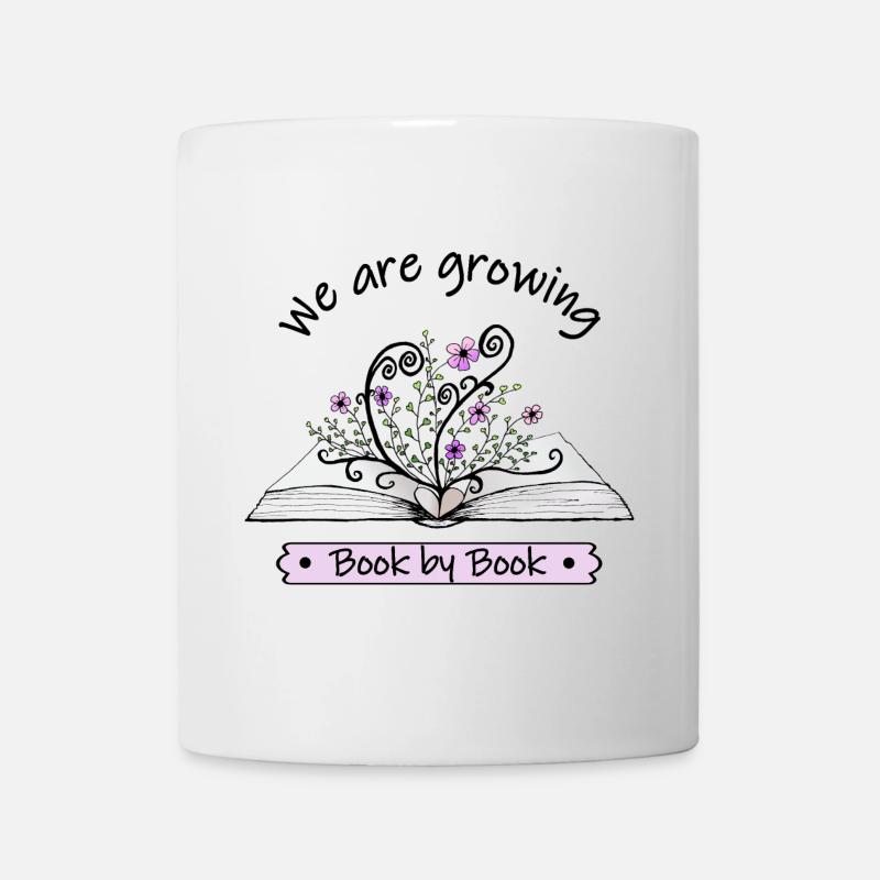 Des fleurs roses poussent à livre ouvert avec citation - Mug blanc - blanc