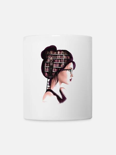 Starke Frau mit Wissen – Bücher im Kopf - Tasse - Weiß