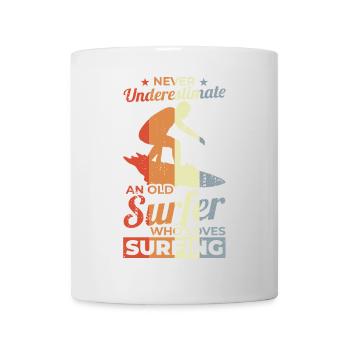 Unterschätze Sie nie einen alten Surfer - Tasse - Weiß - Vorne