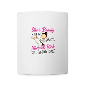 Elle est beauté, elle est grâce, elle donnera des coups de pied - Mug blanc - blanc - Devant