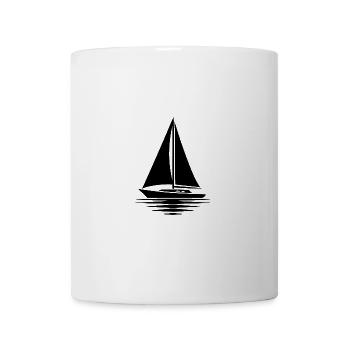 Ruhiges Wasser mit Segelboot und gesetzten Segeln - Tasse - Weiß - Vorne