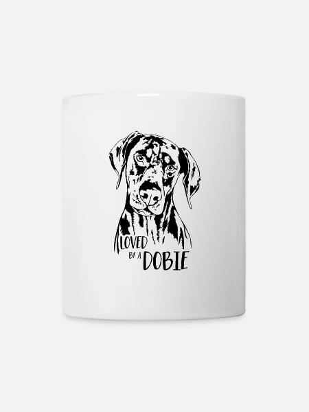Aimé par un chien Dobie disant Doberman Wilsigns - Mug blanc - blanc