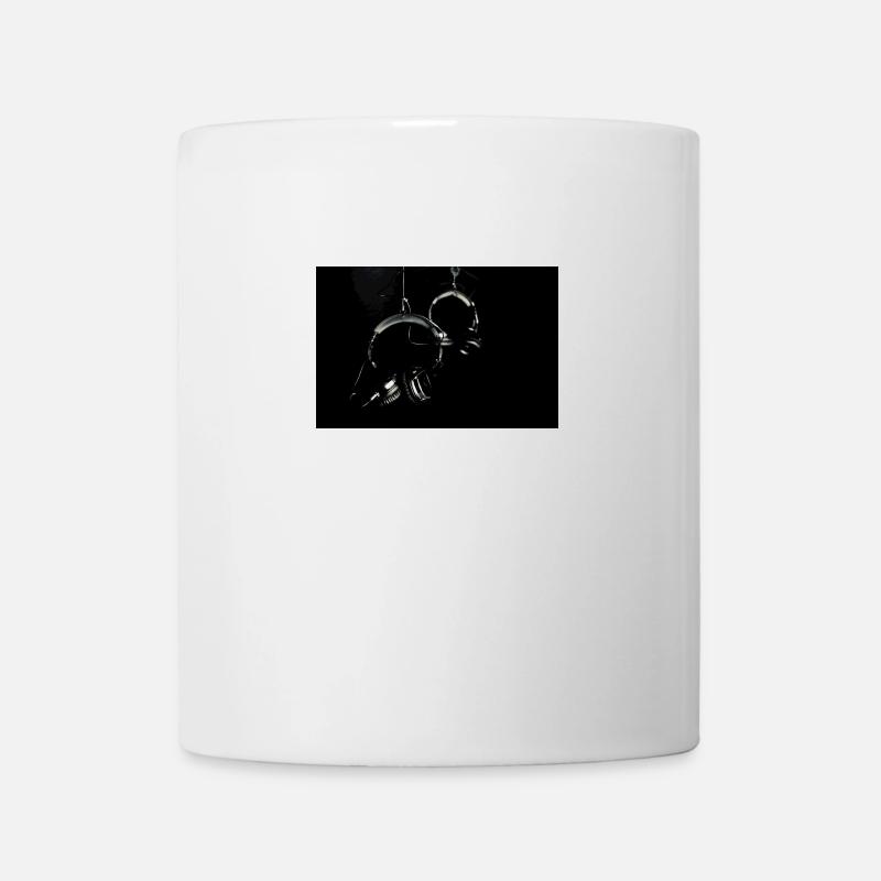 Des écouteurs dans le noir - Mug blanc - blanc