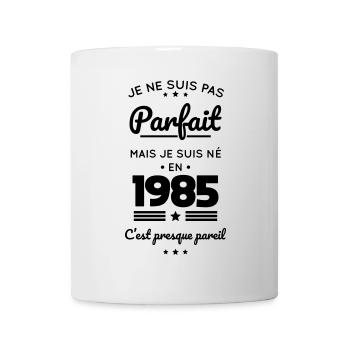 Anniversaire 40 ans - Pas parfait mais né en 1985 - Mug blanc - blanc - Devant