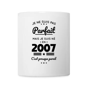 18. Geburtstag - Nicht perfekt, aber 2007 geboren - Tasse - Weiß - Vorne