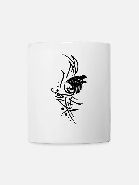 Tatouage avec tête de corbeau. - Mug blanc - blanc