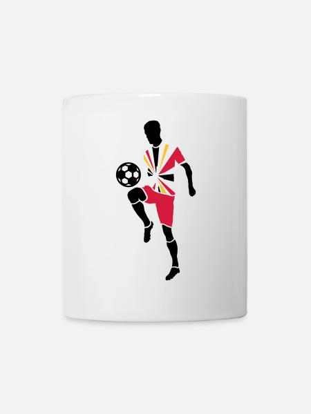 Joueur de foot avec ballon de foot - Mug blanc - blanc