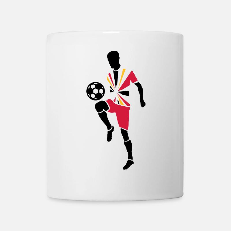Joueur de foot avec ballon de foot - Mug blanc - blanc