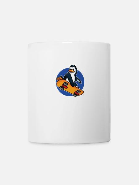 Cooler Pinguin auf einem Skateboard - Tasse - Weiß