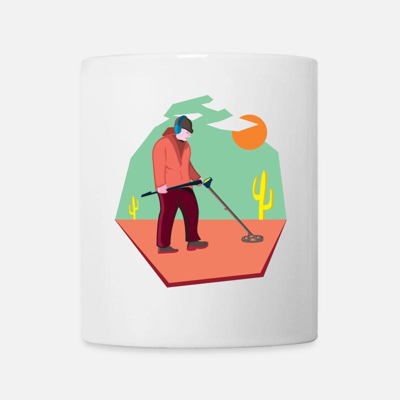 Sondler dans le désert à la chasse au trésor avec une sonde - Mug blanc - blanc