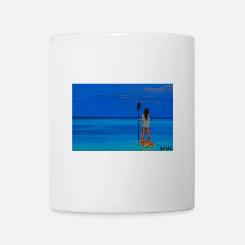 Paddleboarders à la mer tropicale - Mug blanc - blanc