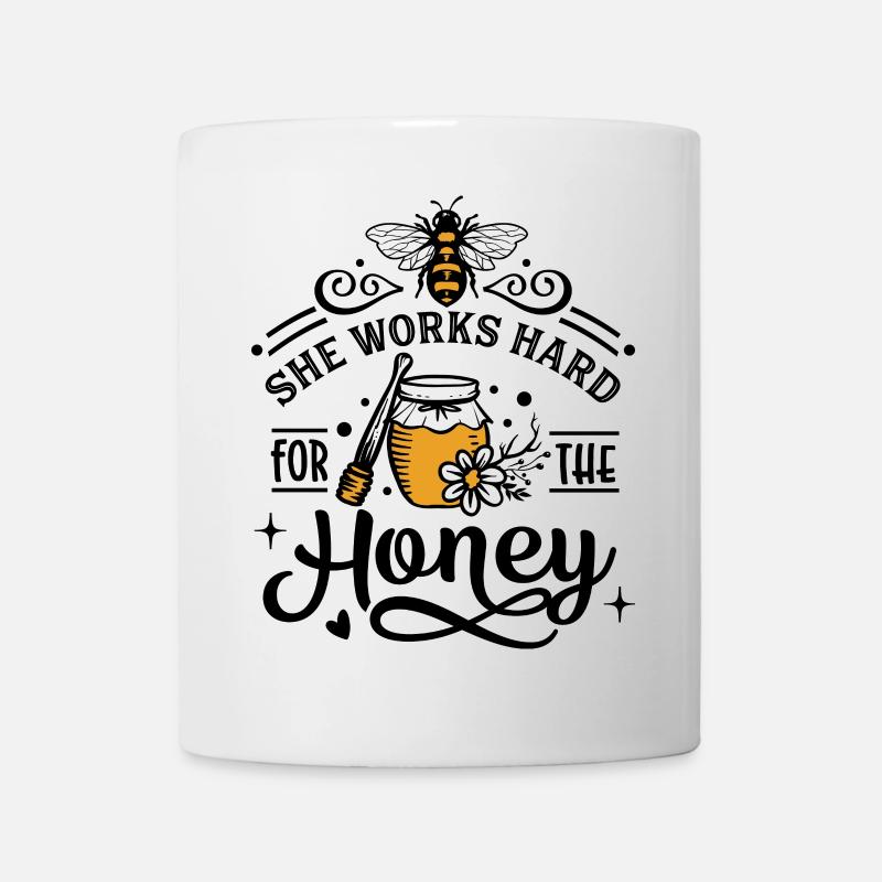 She Works Hard For The Honey Spruch - Tasse - Weiß
