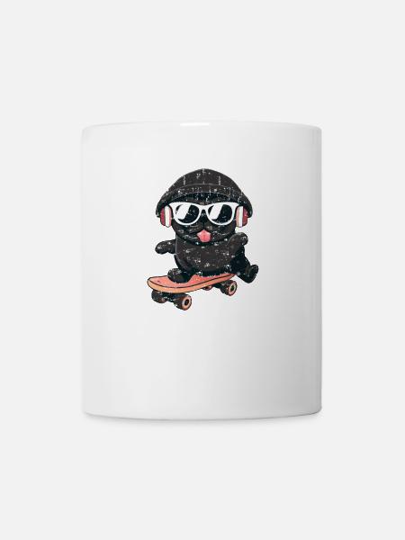 Carlin de chien sur skateboard - Mug blanc - blanc