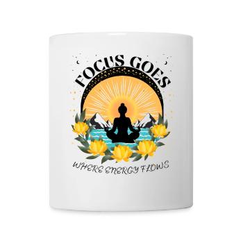 La concentration va là où l’énergie circule - Yoga Lovers - Mug blanc - blanc - Devant