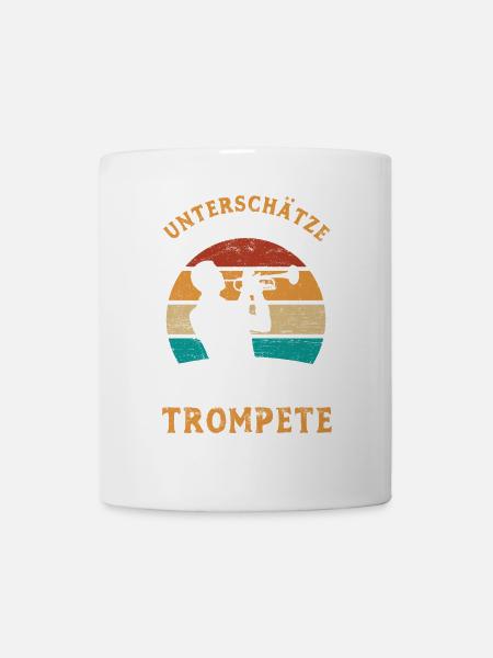 Unterschätze nie einen alten Mann mit Trompete - Tasse - Weiß