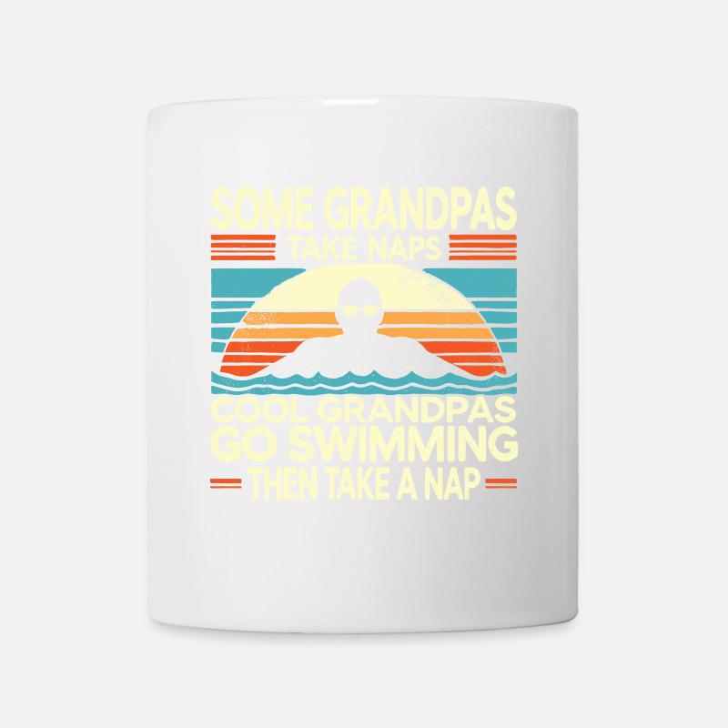 Manche Opas machen ein Nickerchen Coole Opas gehen Schwimmen - Tasse - Weiß