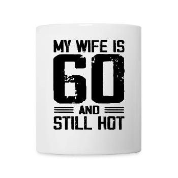 Meine Frau ist 60 und immer noch heiß lustiger 60. Geburtstag - Tasse - Weiß - Vorne