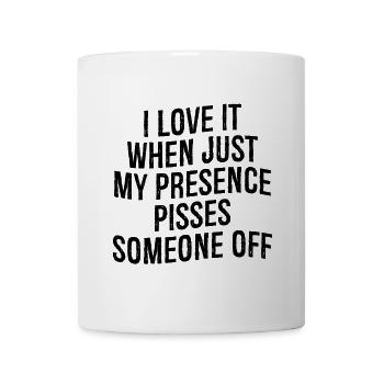 J’adore quand juste ma présence énerve quelqu’un - Mug blanc - blanc - Devant