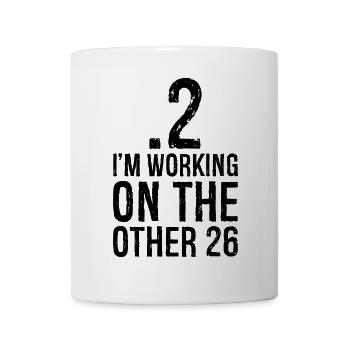 Je travaille sur les 26 autres - Mug blanc - blanc - Devant