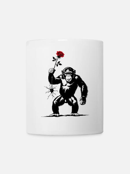 Affen mit roter Rose – Banksy-Inspiration - Tasse - Weiß