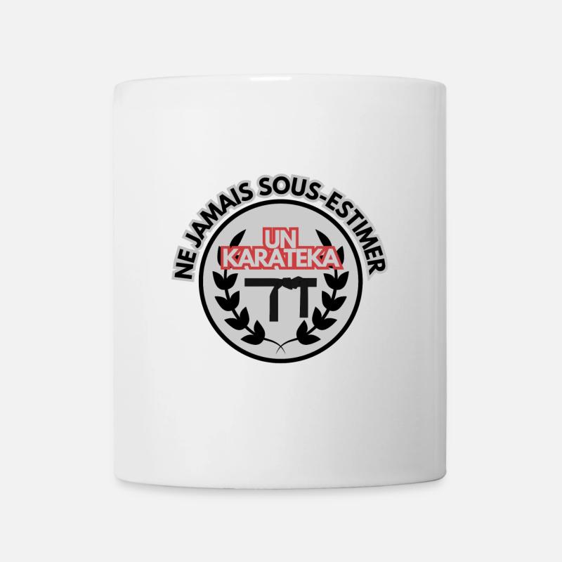 Ne jamais sous-estimer un Karateka - Mug blanc - blanc