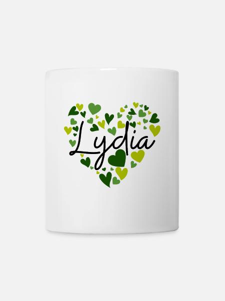 Lydia Namensdesign mit herzförmigen grünen Herzen - Tasse - Weiß