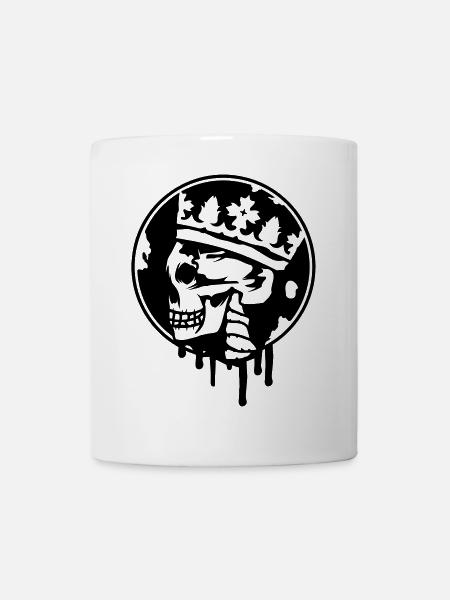 Totenschädel mit Krone Graffiti - Tasse - Weiß