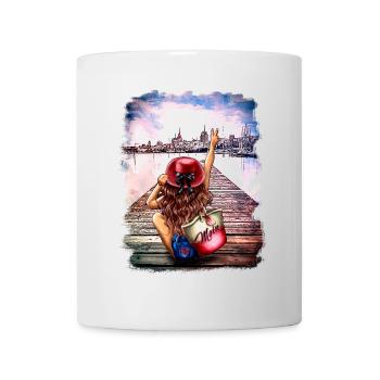 Frau brünett mit Moin-Tasche am Meer – Rostock - Tasse - Weiß - Vorne