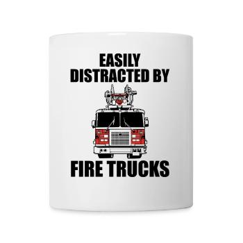Leicht von Feuerwehrfahrzeugen abgelenkt - Tasse - Weiß - Vorne