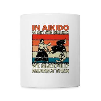 Im Aikido fordern wir nicht anmutig heraus, sondern - Tasse - Weiß - Vorne