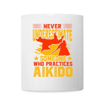 Unterschätzen Sie niemals jemanden, der Aikido praktiziert - Tasse - Weiß - Vorne
