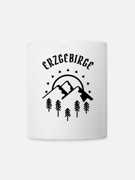 Erzgebirge Design mit Tannen und Bergen - Tasse - Weiß
