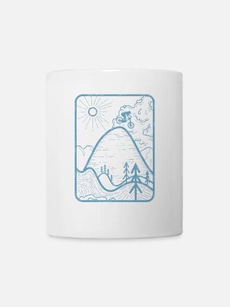 Sonnenaufgang über Berggipfel T-Shirt Design - Tasse - Weiß
