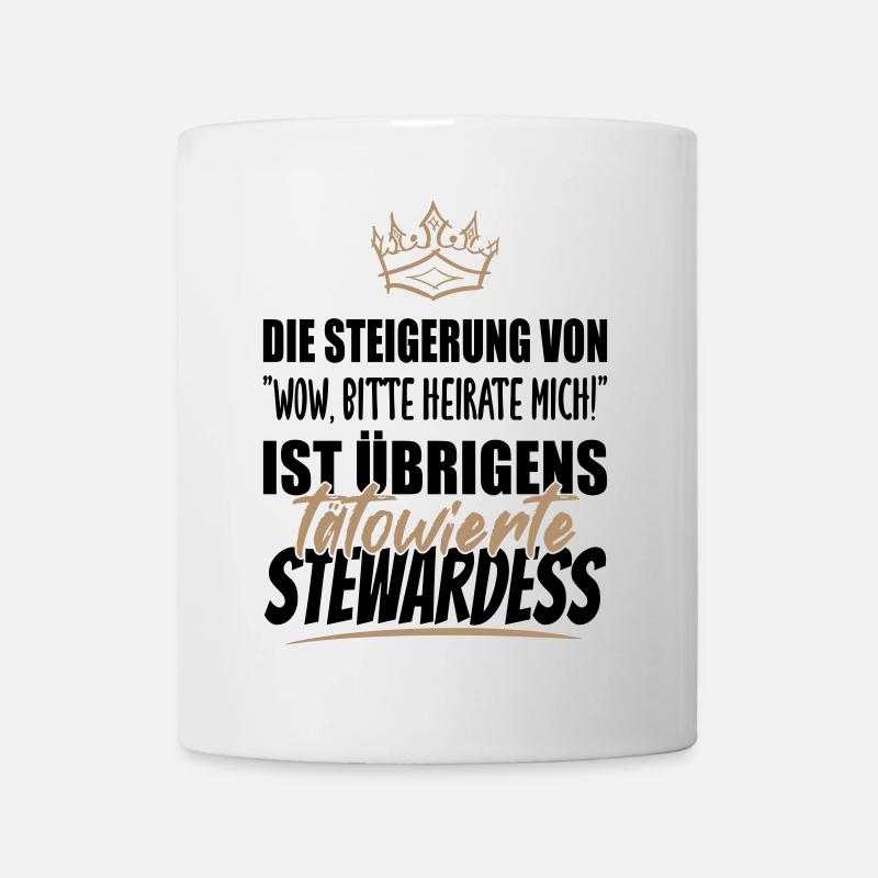 Tätowierte Stewardess ist die attraktivste - Tasse - Weiß