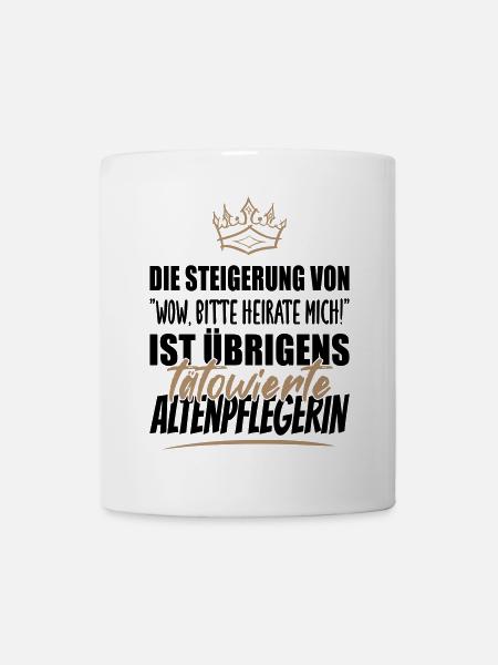 Tätowierte Altenpflegerin ist die attraktivste - Tasse - Weiß