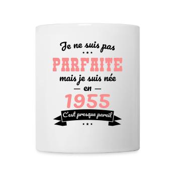 Anniversaire 70 ans - Pas parfaite mais née 1955 - Mug blanc - blanc - Devant