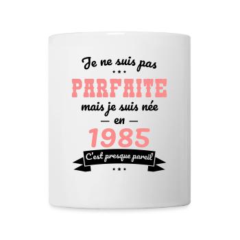 Anniversaire 40 ans - Pas parfaite mais née 1985 - Mug blanc - blanc - Devant