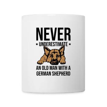 Ne sous-estimez jamais un vieil homme avec un berger allemand - Mug blanc - blanc - Devant