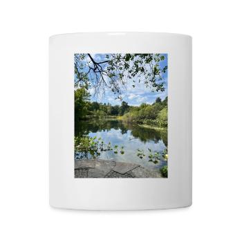 Spiegelsee im Waldrand - Tasse - Weiß - Vorne