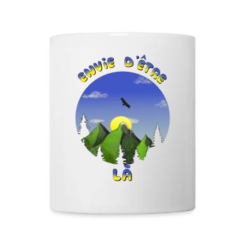 envie d'être là - montagne sapins - version 2024 - Mug blanc - blanc - Devant