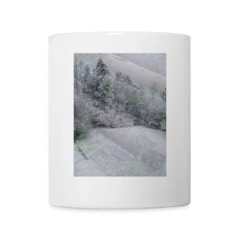 Paysage de neige sur troncs d’arbres - Mug blanc - blanc - Devant