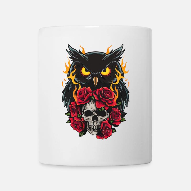 Mystische Eule sitzt auf Skull mit roten Rosen - Tasse - Weiß