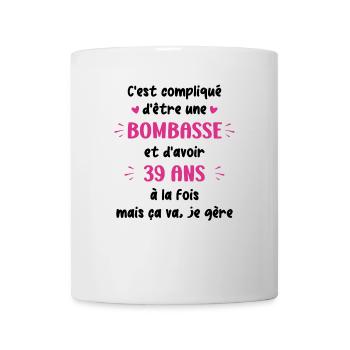 Bombasse et 39 ans - Mug blanc - blanc - Devant