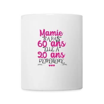 Mamie n'a pas 60 ans elle a 20 ans et 40 ans d'exp - Mug blanc - blanc - Devant