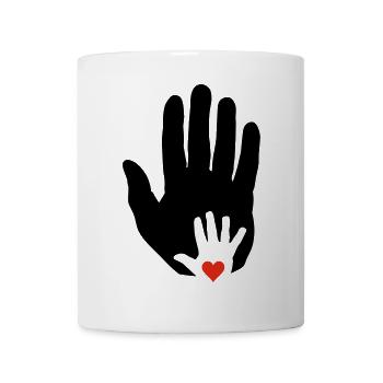 Herz in Babyhand in älterer Hand! - Tasse - Weiß - Vorne