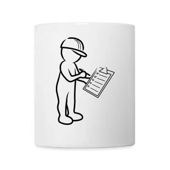 Männchen mit Helm und Checkliste auf Baustelle - Tasse - Weiß - Vorne